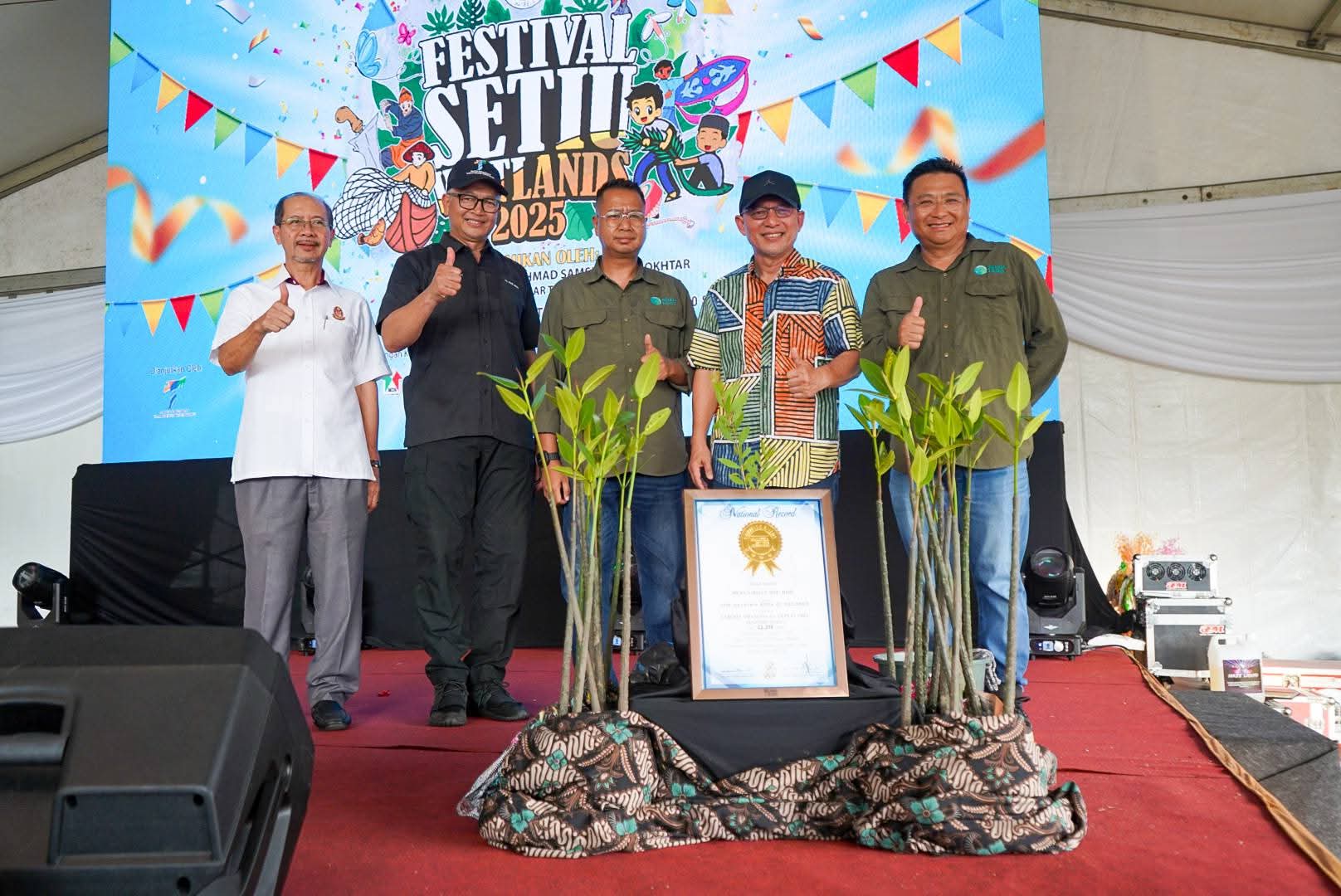 Malaysia Book of Records: 12,275 Pokok Gelam Ditanam di Setiu Wetlands