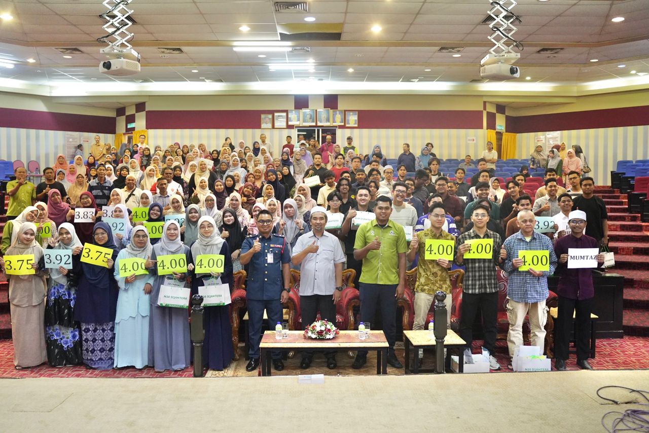 235 Pelajar Pengkalan Berangan Terima Sumbangan Awal IPT