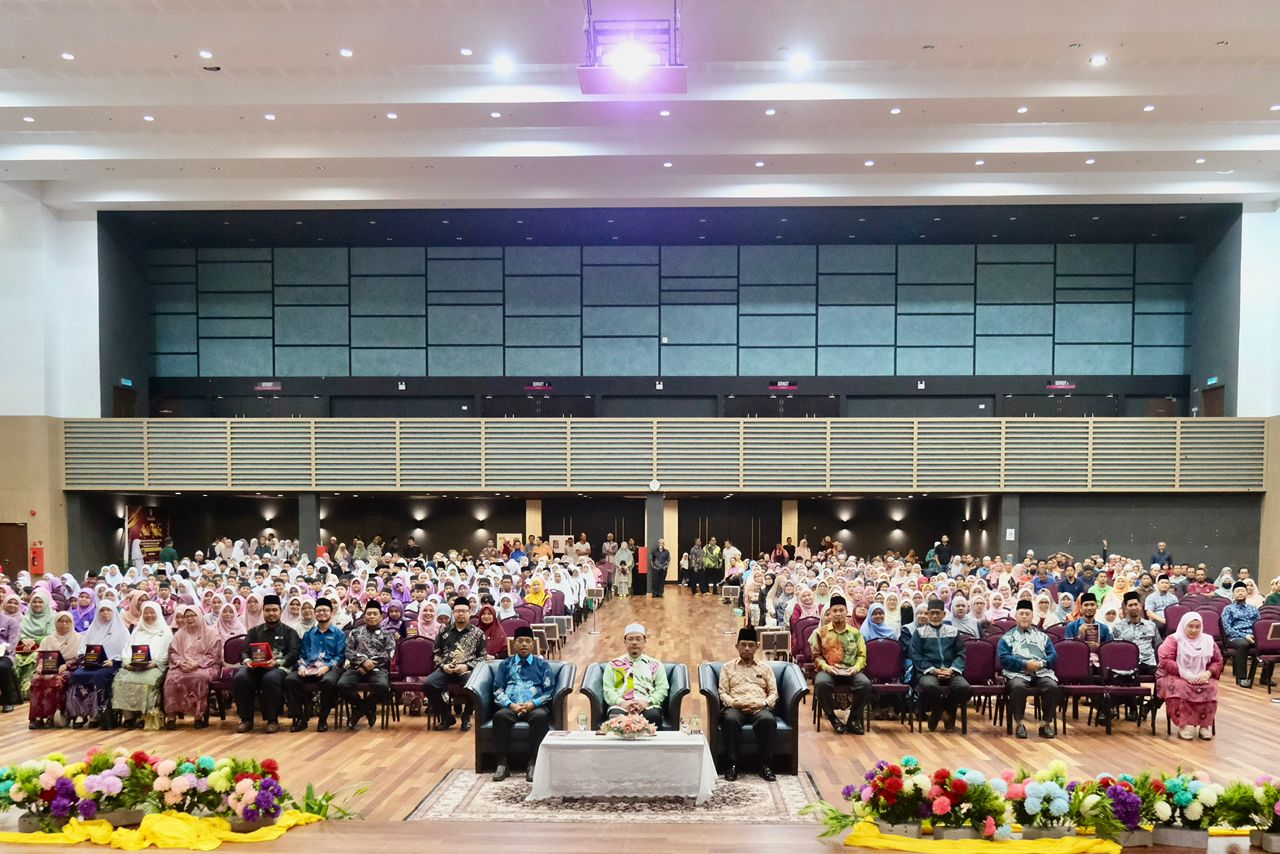 278 Pelajar Cemerlang SRIDI Dirai