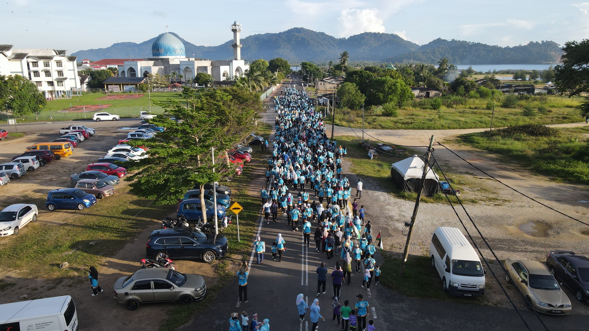 1,000 Penduduk Gamatkan Paka Beach Walk 2025