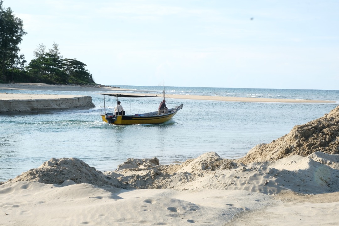 Anugerah Syawal Buat Para Nelayan Di Muara Kuala Ibai