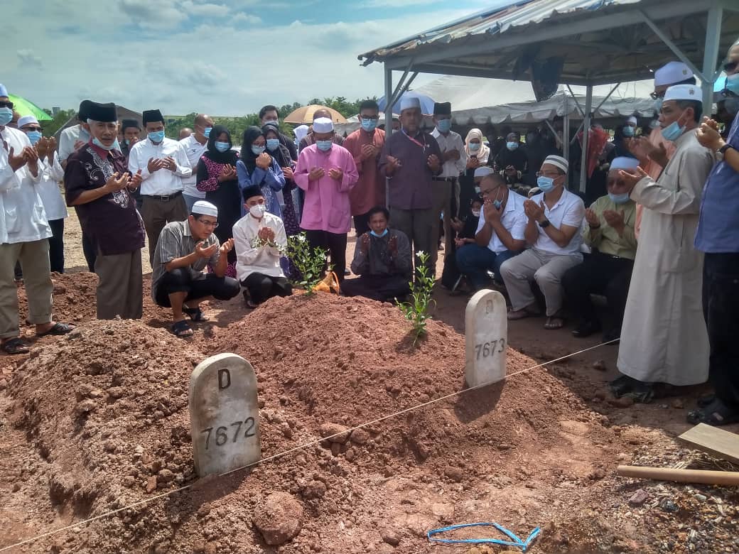 Jenazah Wan Mokhtar Selamat Dikebumikan