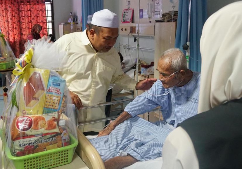 Pimpinan Setiu Luang Masa Santuni Pesakit