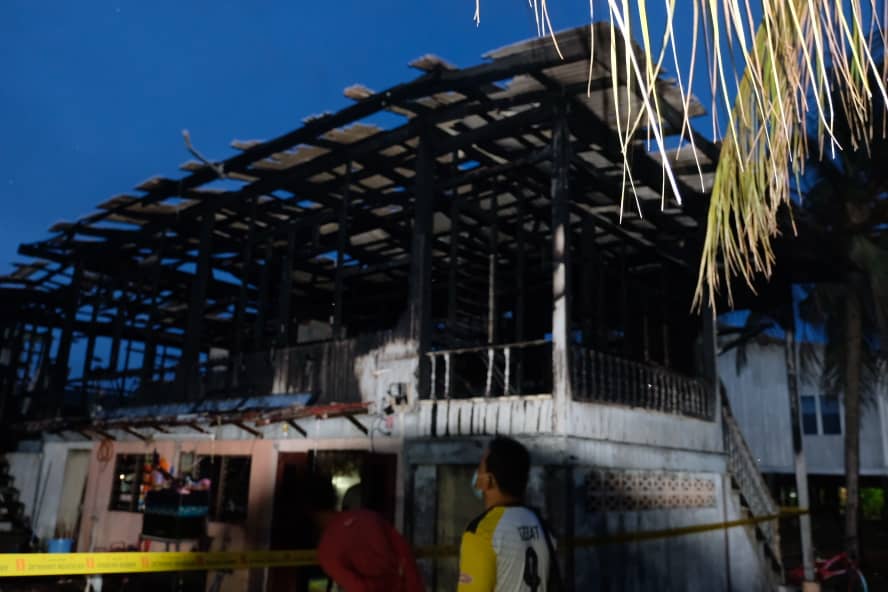 Rumah Terbakar Ketika Menjerang Air