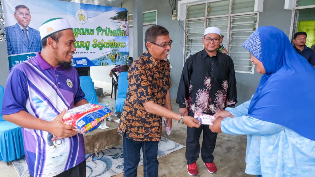 100 Fakir Miskin Pulau Redang Terima Sumbangan