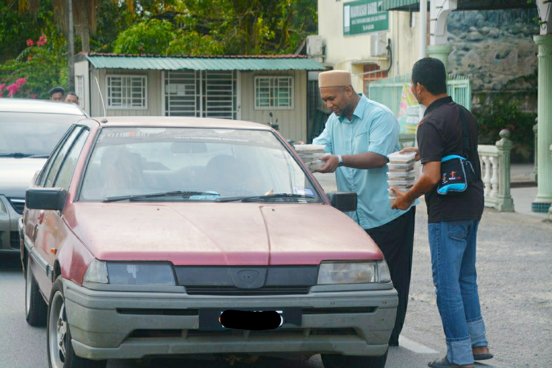PKM Manir Agih 2,000 Bekas Bubur Lambuk