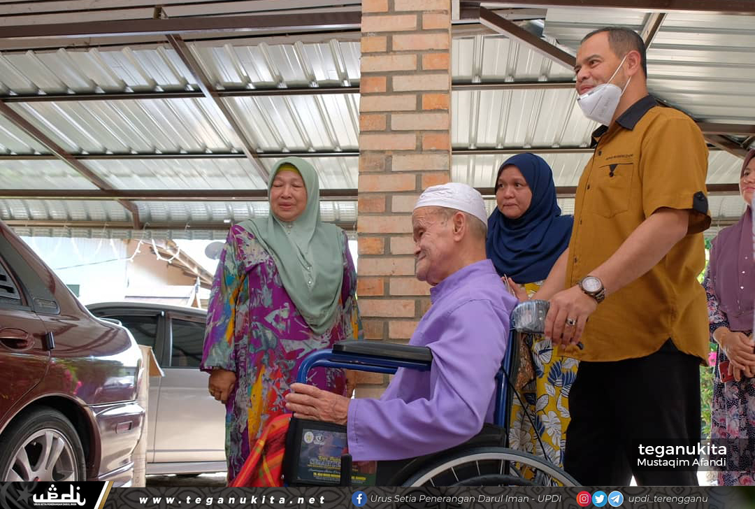 Pesakit Strok Terharu Terima Bantuan Kerusi Roda