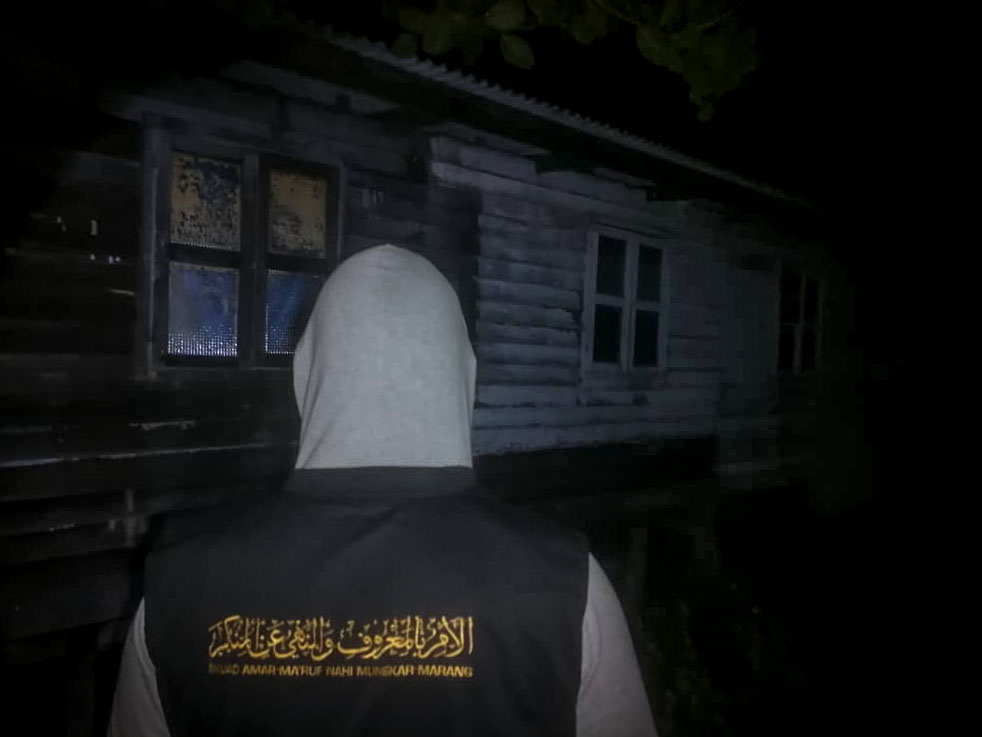 Elak Dicekup, Cubaan Lari Melalui Tingkap Gagal