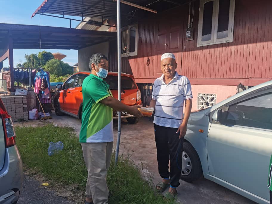Juadah Berbuka Diagih Rai Penduduk, Petugas DUN Ladang
