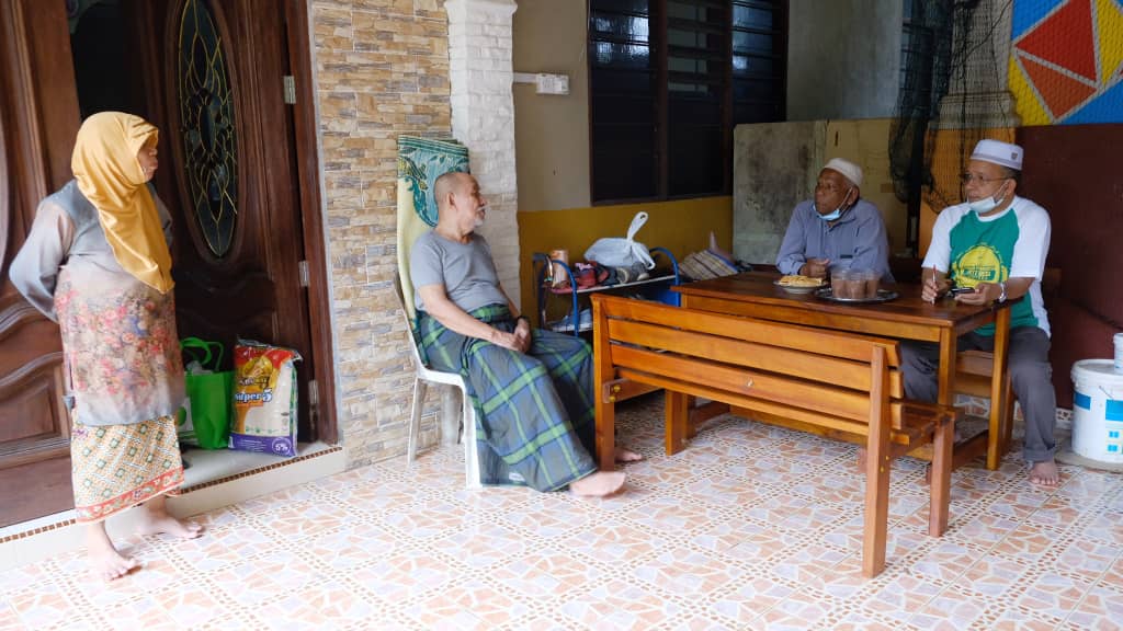 Ghazali Santuni Warga Emas