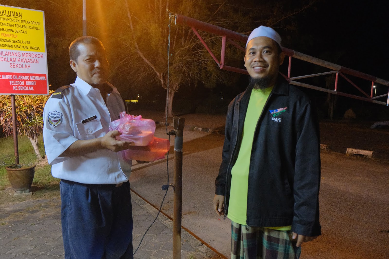 Singgah Sahur Rai 60 'Pak Guard'