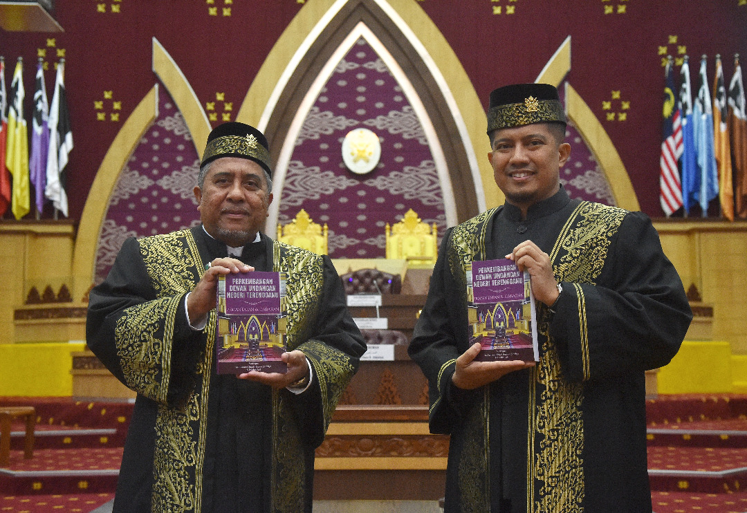 Pejabat DUN Terengganu Terbit Buku Pertama