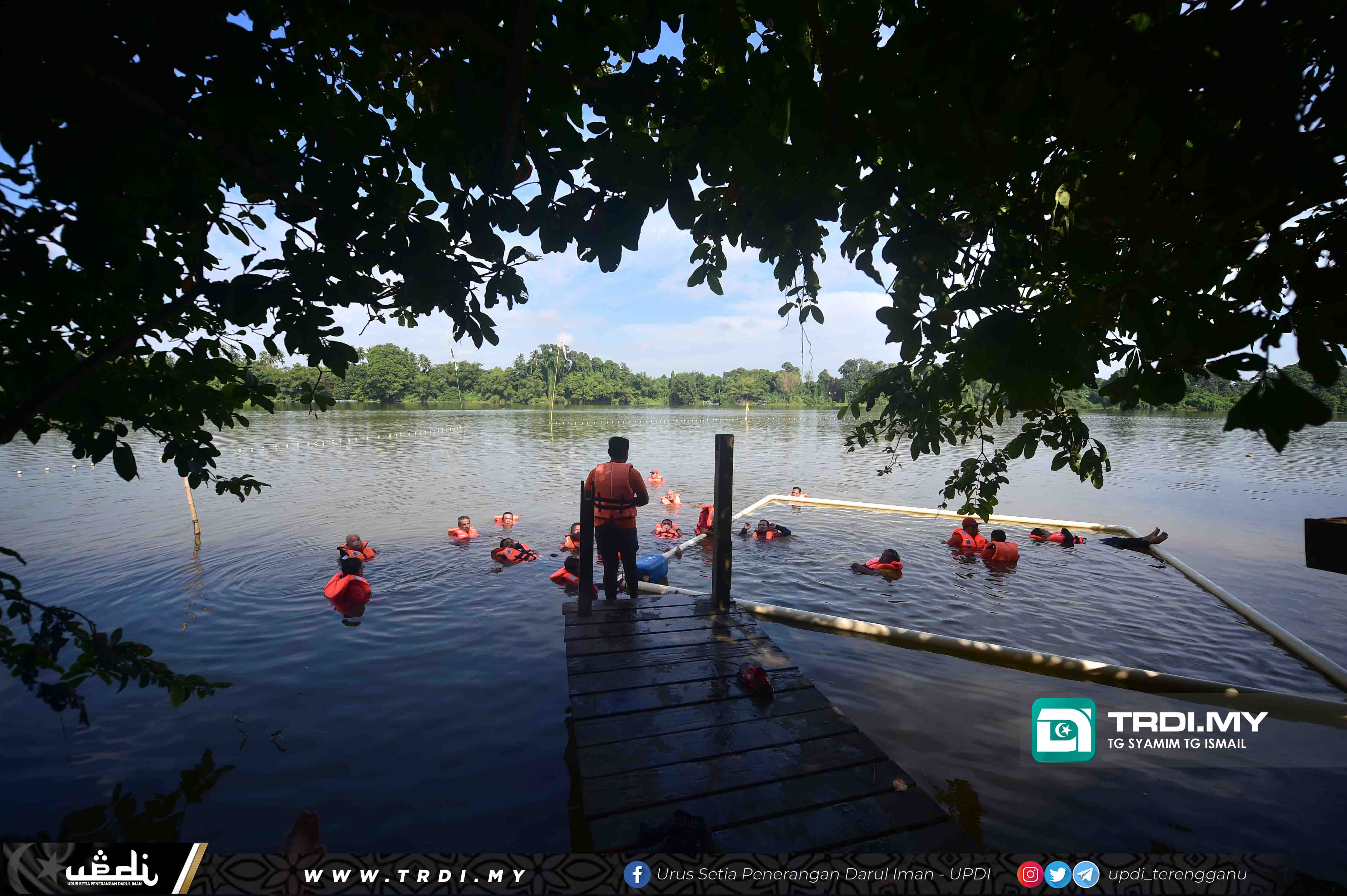 Latihan Menyelamat Di Air APM Terengganu bersama Media: Kesiapsiagaan Menghadapi Bencana (MTL) Tahun 2020 2021 di Pusat Rekreasi Kalang Warisan, Pulau Manis