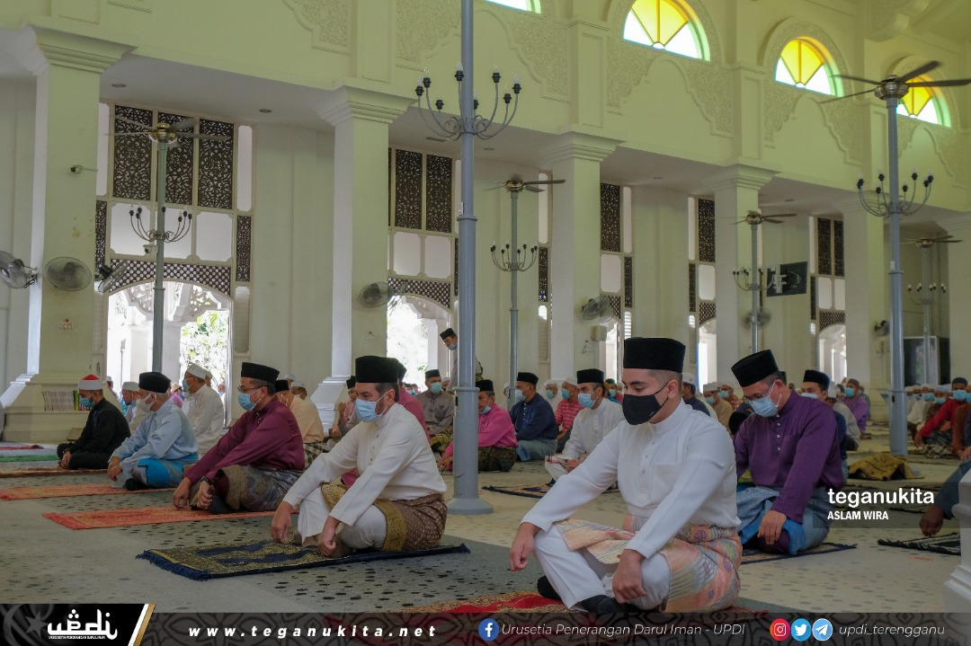 Sultan Mizan Solat Jumaat Bersama 550 Rakyat