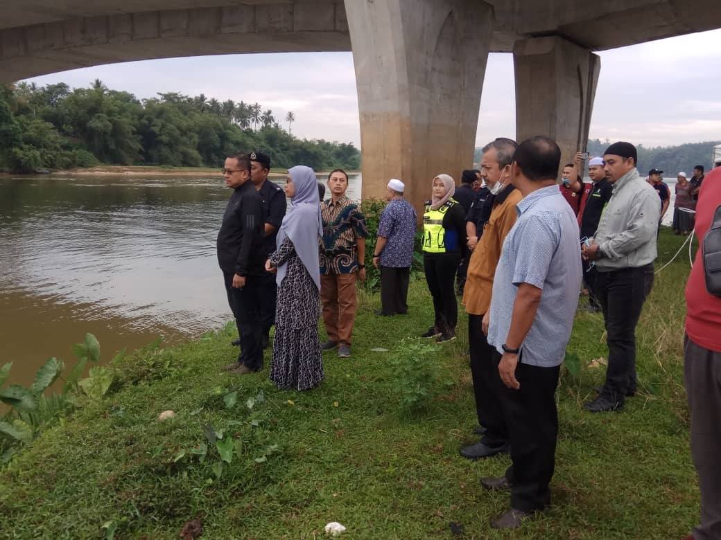 MB Terengganu Tinjau Lokasi Pencarian Tiga Beradik Dikhuatiri Lemas