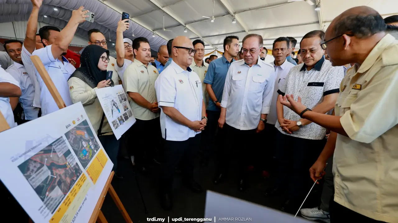 Anwar Hargai 'Kerja' Dr. Sam Realisasi Pembinaan Kolej Matrikulasi di Terengganu