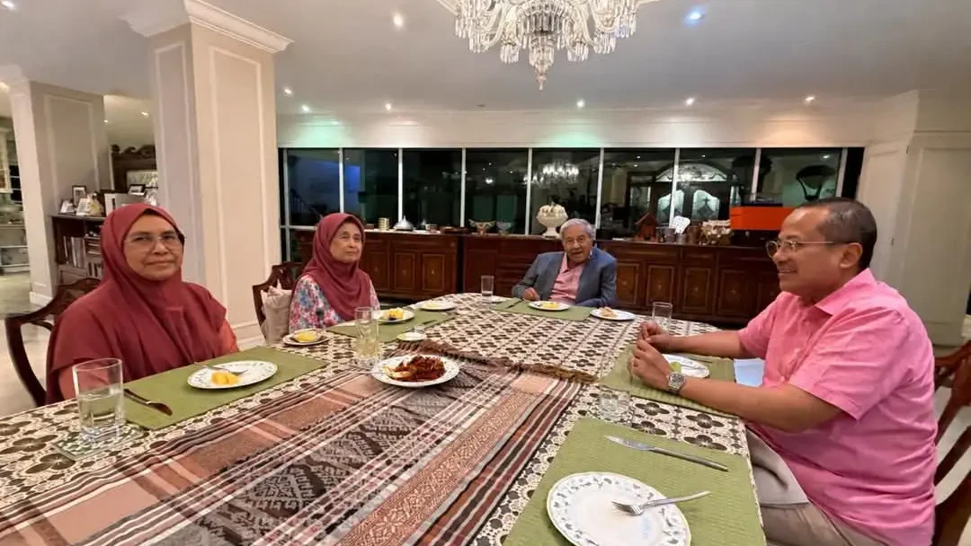 Tun Hasmah Pesan 'Datang Rumah Selalu', Dr. Sam Tak Sangka Itu Permintaan Terakhir
