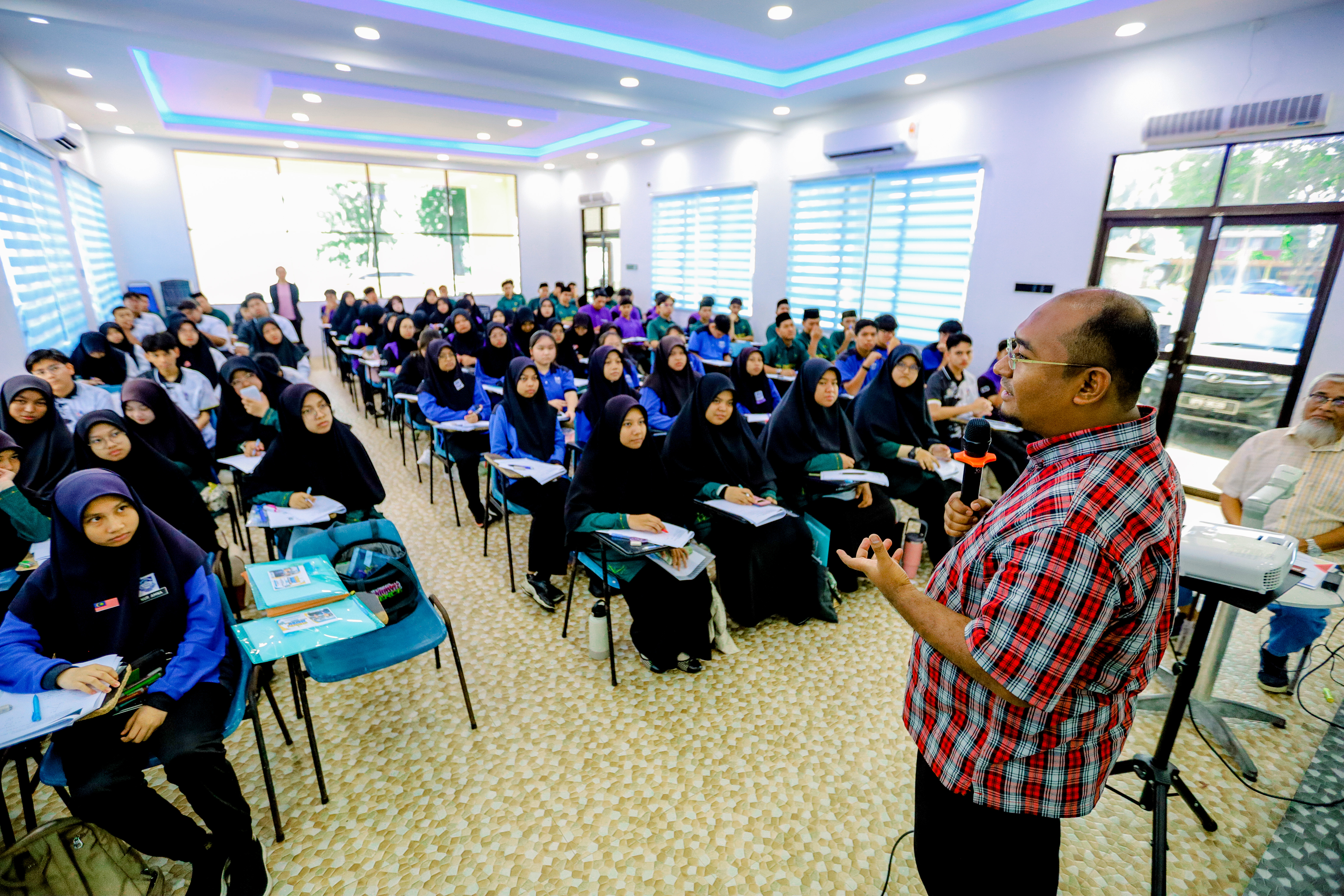 Pendekatan Baharu Tuisyen Rakyat Bantu Pelajar Kuasai Subjek Sukar