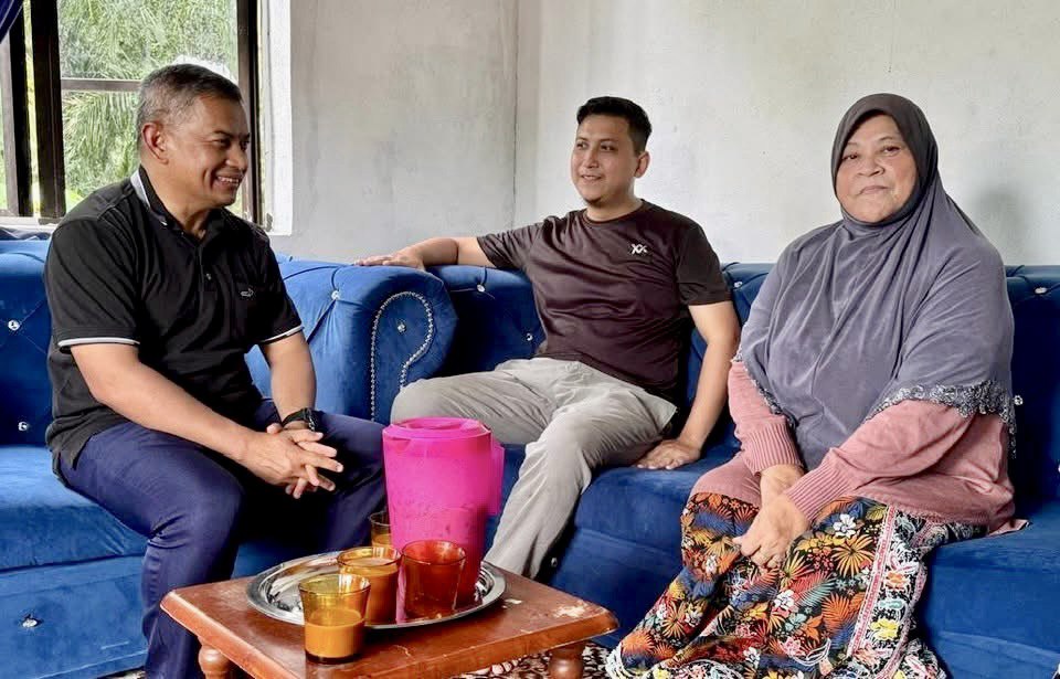 Diuji Buah Pinggang Rosak Total, Anak OKU Tetap Berjaya Genggam Ijazah