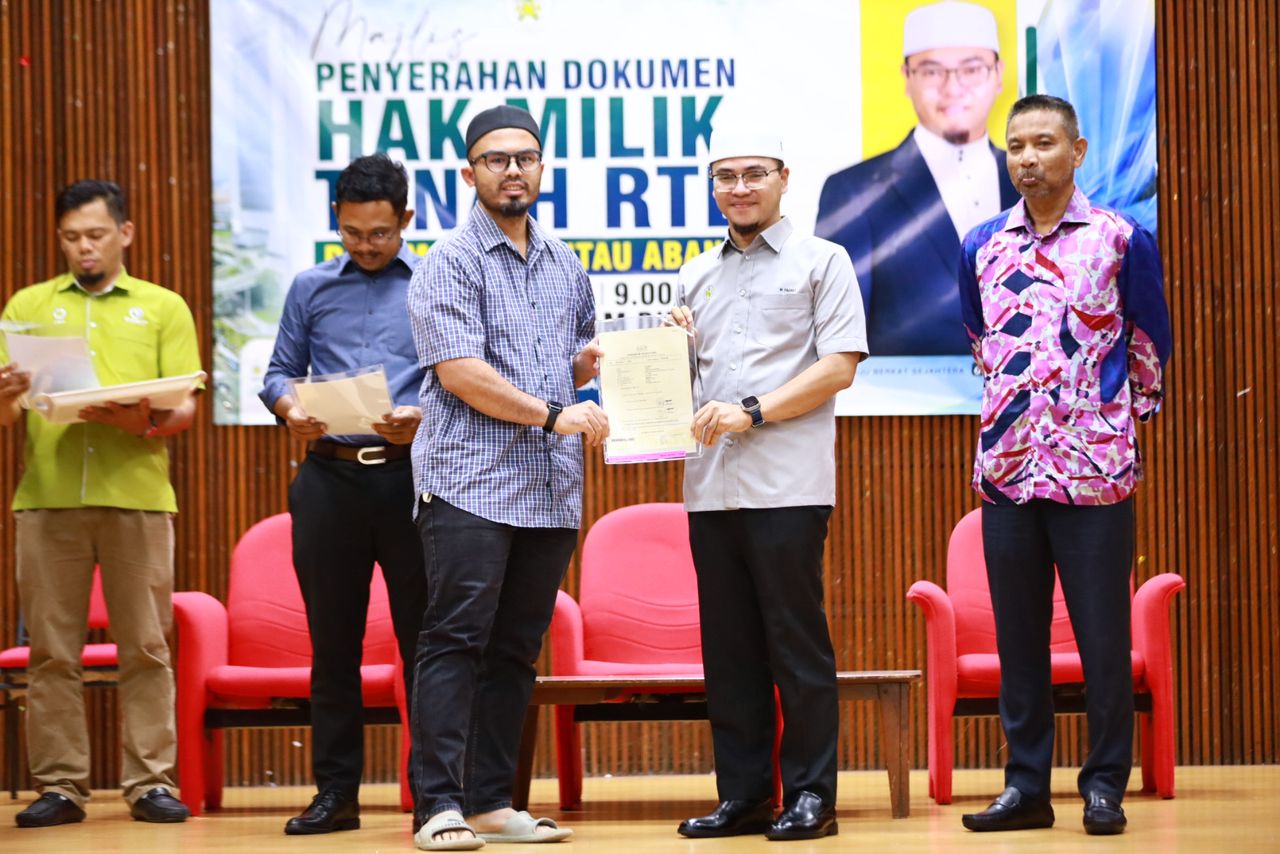 180 Penduduk Terima Hak Milik Tanah Yang Dinanti Bertahun