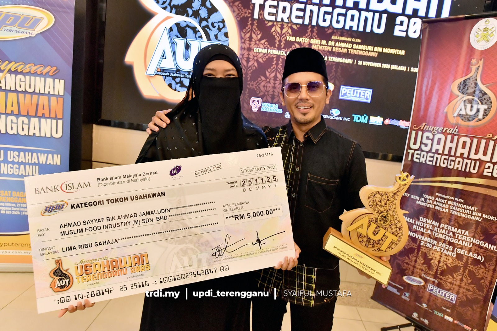 Pengarah Urusan MFI Terima Anugerah Tokoh Usahawan Terengganu