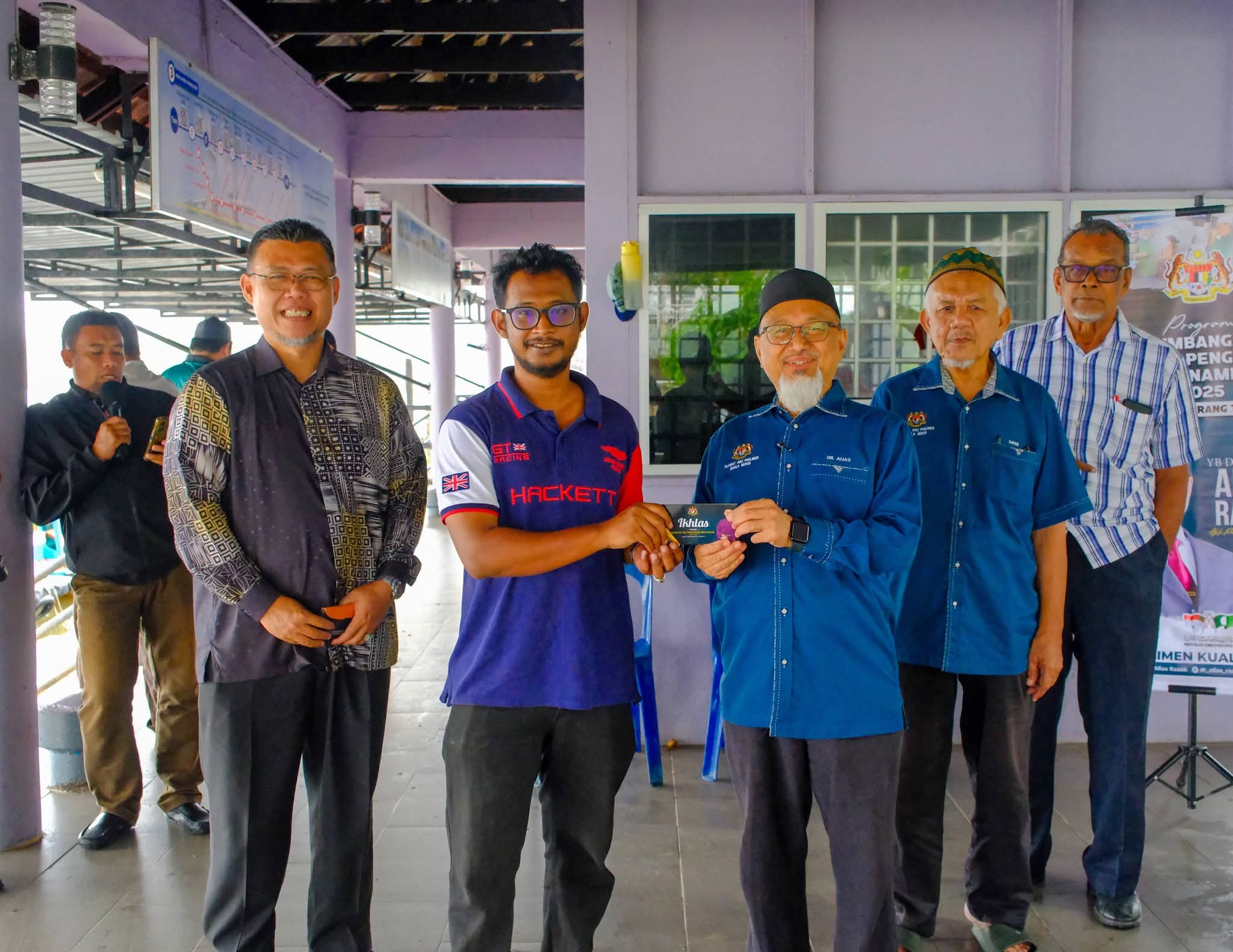 14 Pengusaha Bot Penambang Seberang Takir Terima Bantuan Kewangan