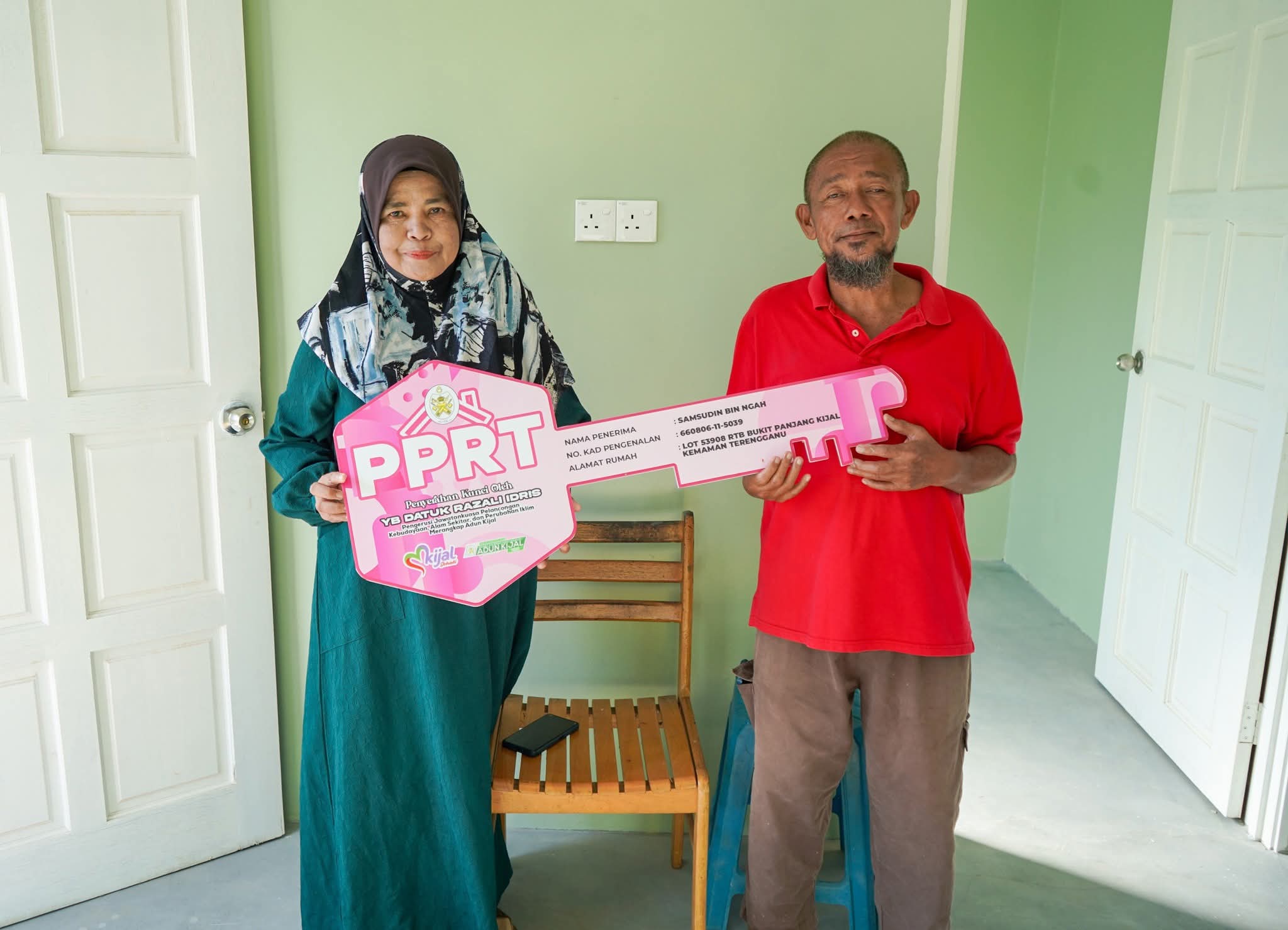 Air Mata Syukur Iringi Detik Penyerahan Rumah PPRT