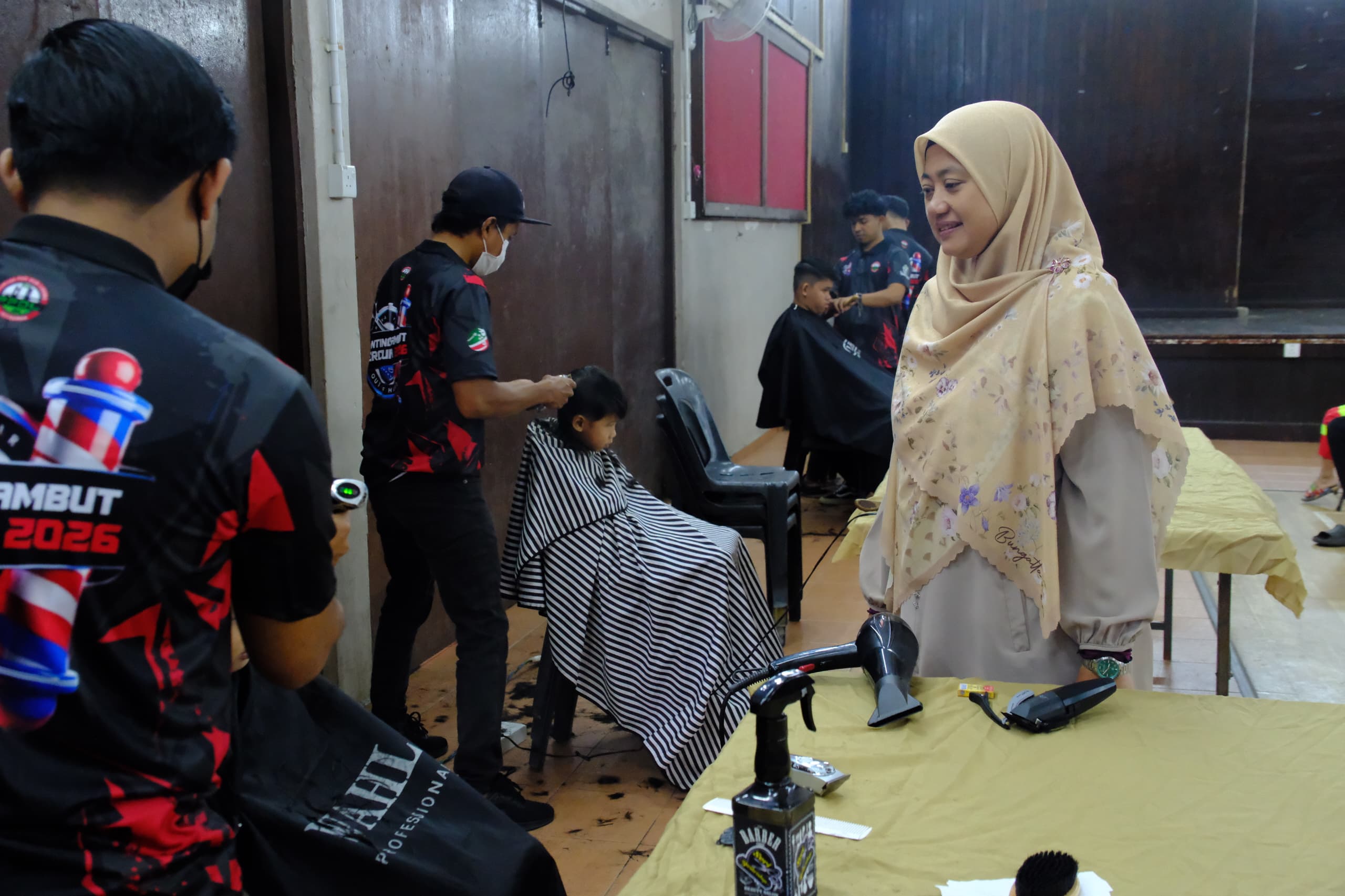 Program Gunting Rambut Percuma Ringankan Beban Keluarga DUN Ladang