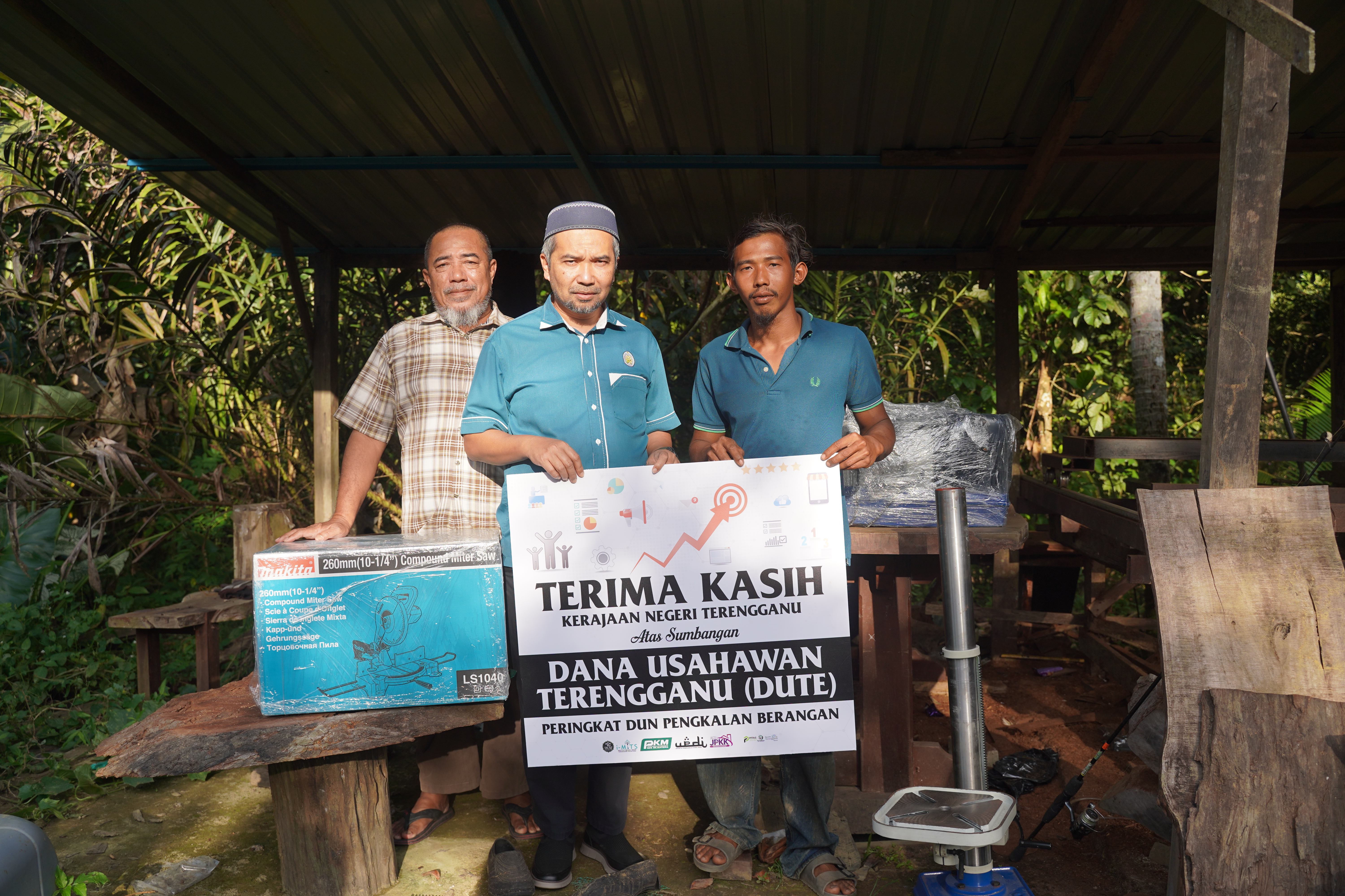 Tarmizi Gigih Kembangkan Perniagaan Kayu