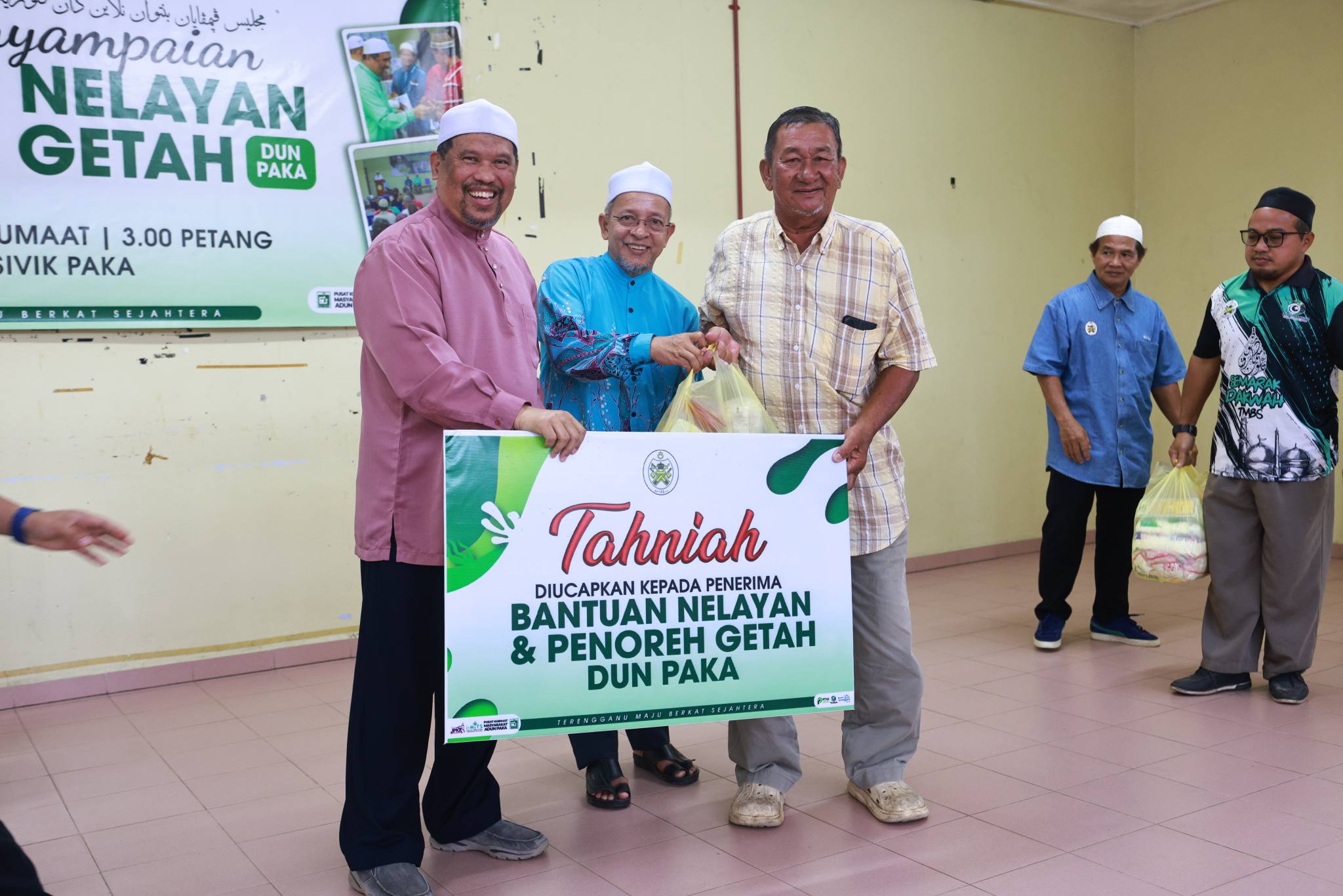 129 Nelayan, Penoreh Getah DUN Paka Terima Sumbangan Tahunan