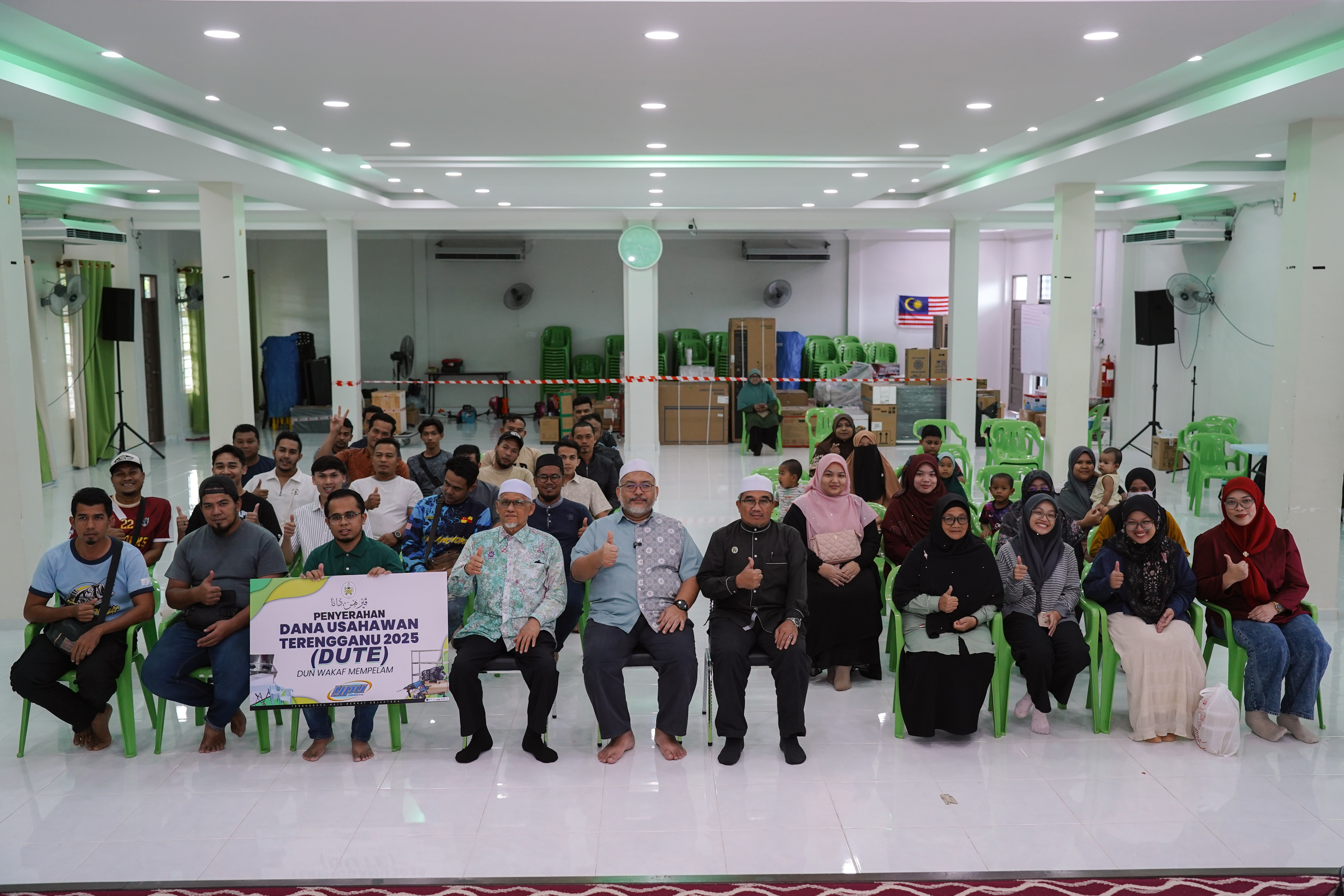 40 Peniaga Wakaf Mempelam Terima Dana Usahawan Terengganu