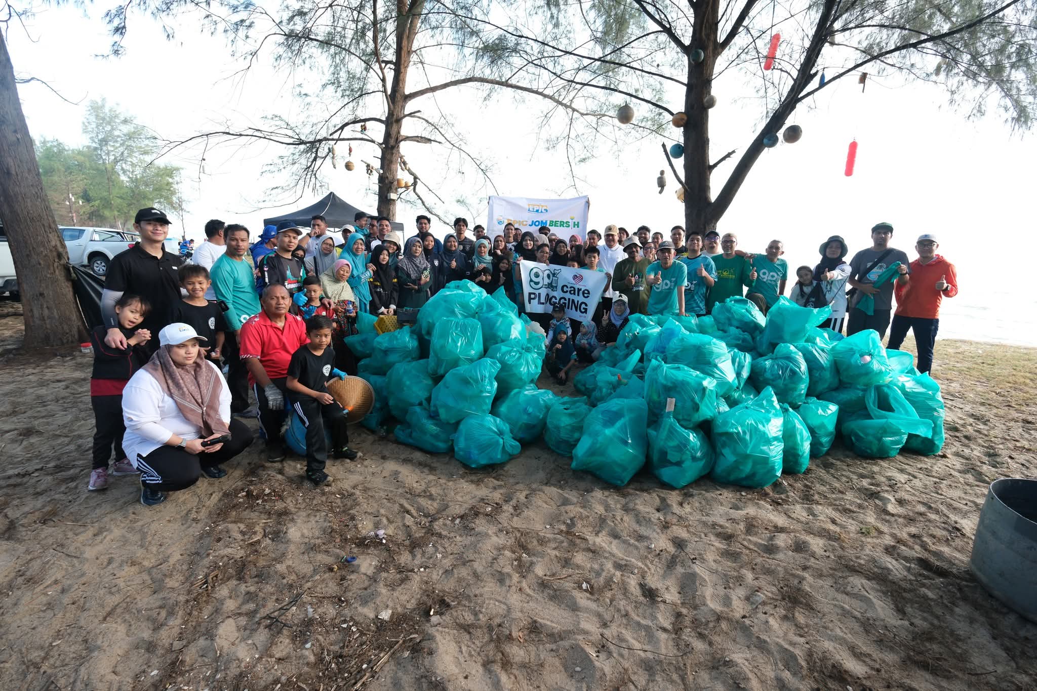 426 Kilogram Sampah Dikumpul, EPIC Berhad Teruskan Komitmen Bersih Pantai Batu Buruk