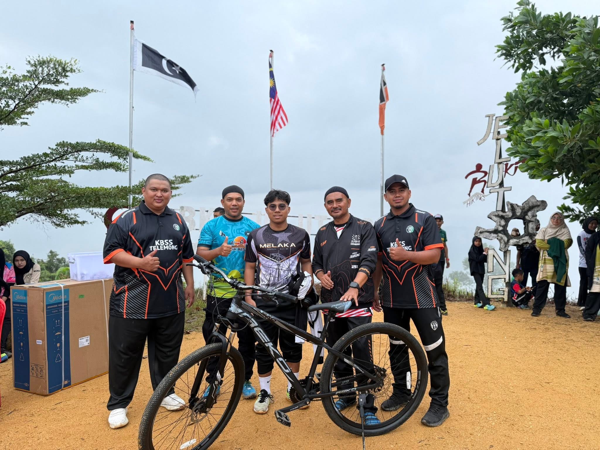 Hujan Bukan Halangan, 500 Peserta Jelutong Hike Community