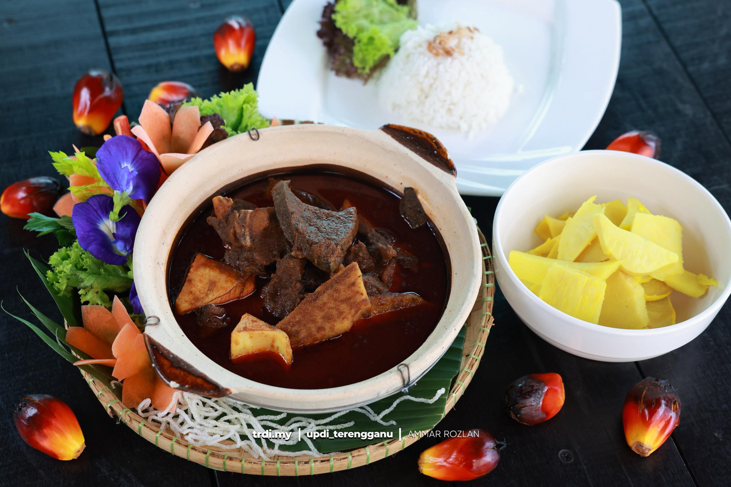Gulai Kawah Daging Umbut Sawit Tarikan Istimewa Ramadan di PB Hotel
