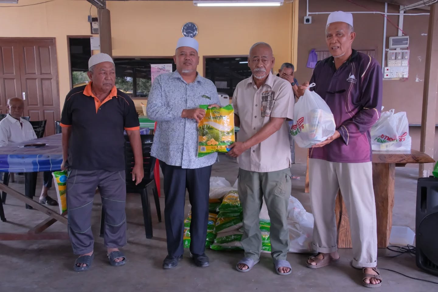 Sumbangan Bakul Ramadan Ringankan Beban Golongan Memerlukan - Ariffin