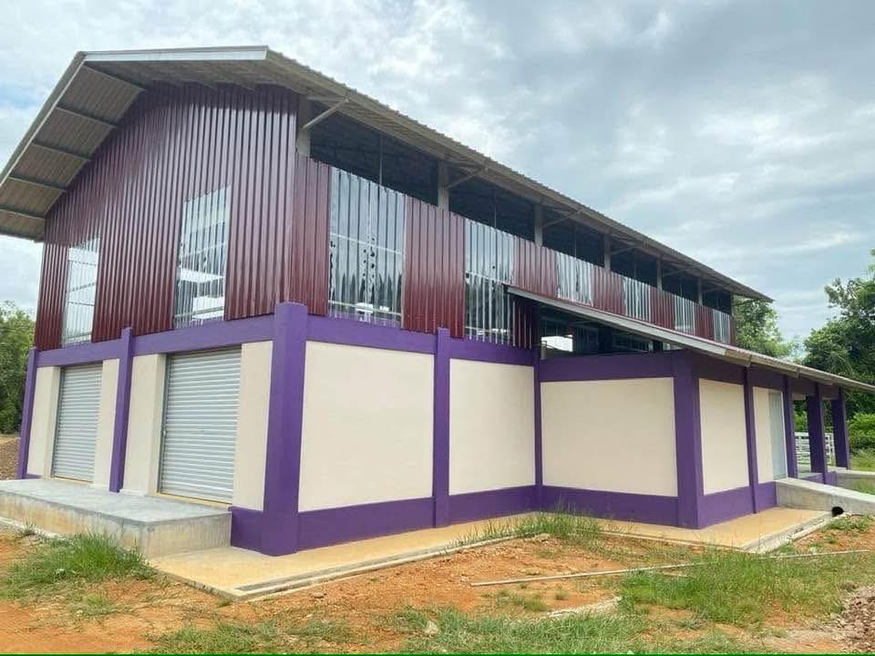 Proses Melengkapkan Peralatan Rumah Sembelihan Halal Sedang Berjalan Lancar