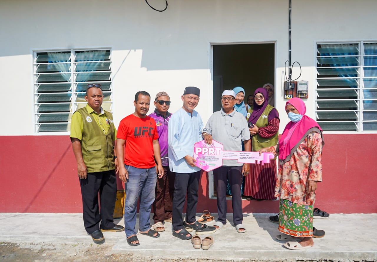 Warga Emas Uzur Terima Rumah PPRT, Sambut Raya Lebih Selesa
