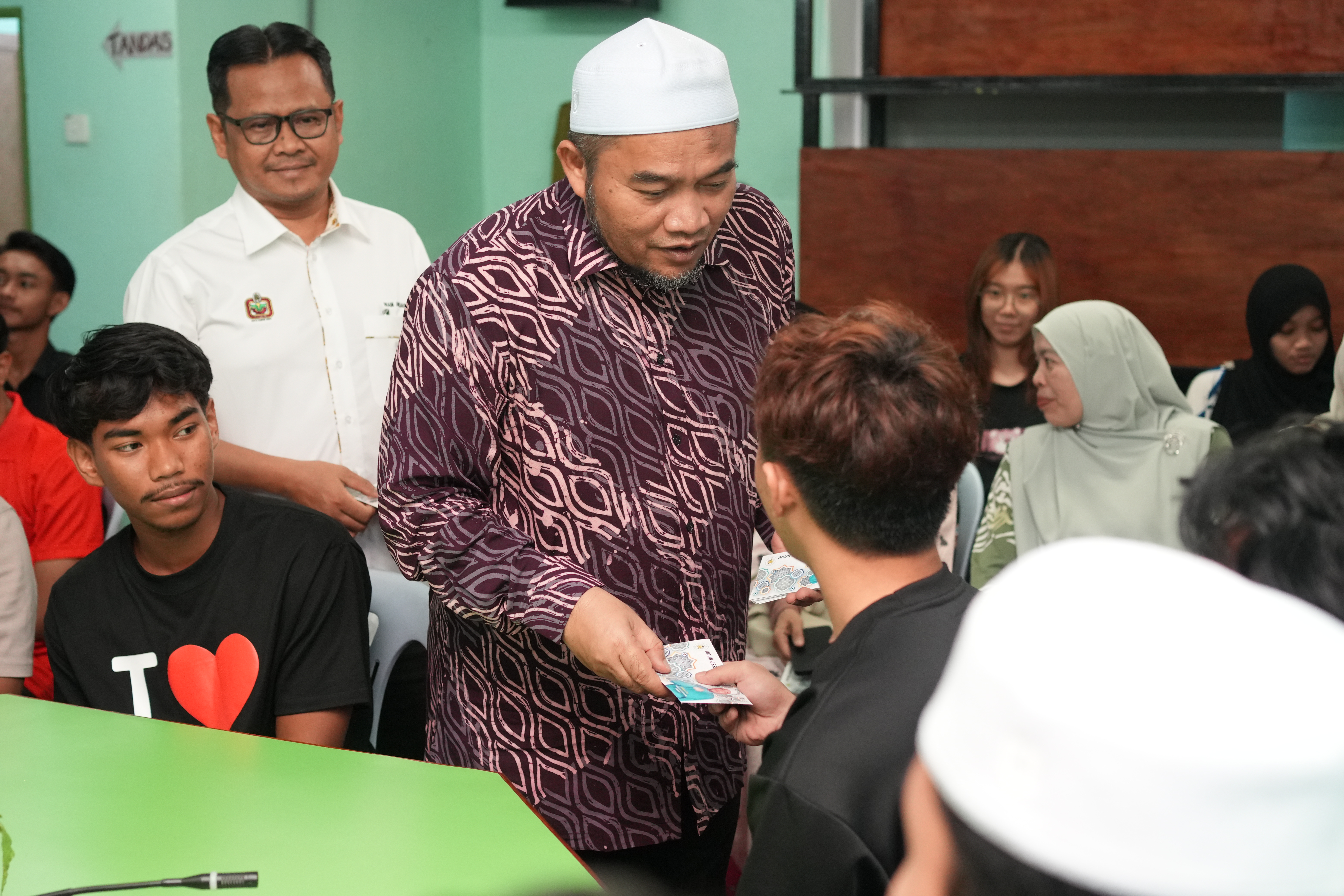 76 Pelajar Cemerlang SPM Jerteh Dirai