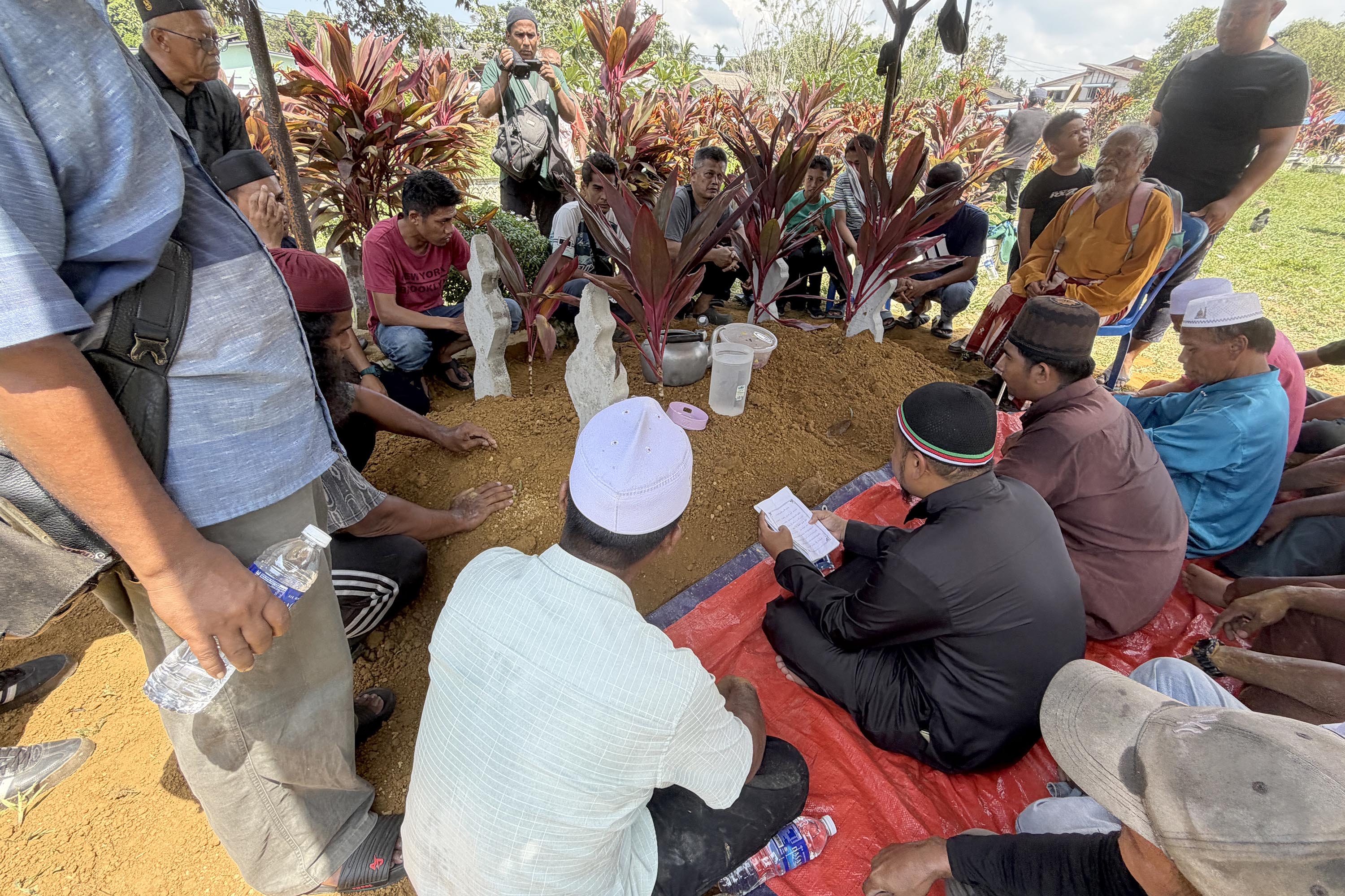 Jenazah Dua Beradik Lemas Dikebumi Dalam Satu Liang Lahad