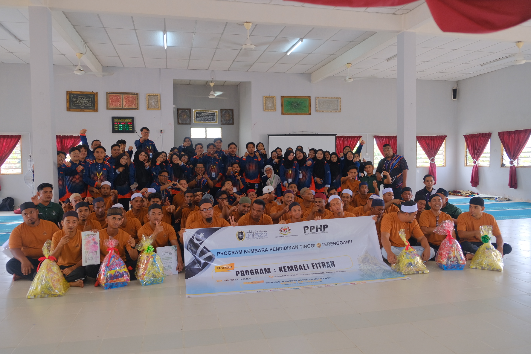 42 Pelajar UniSZA Santuni Penghuni Darul Barakah 