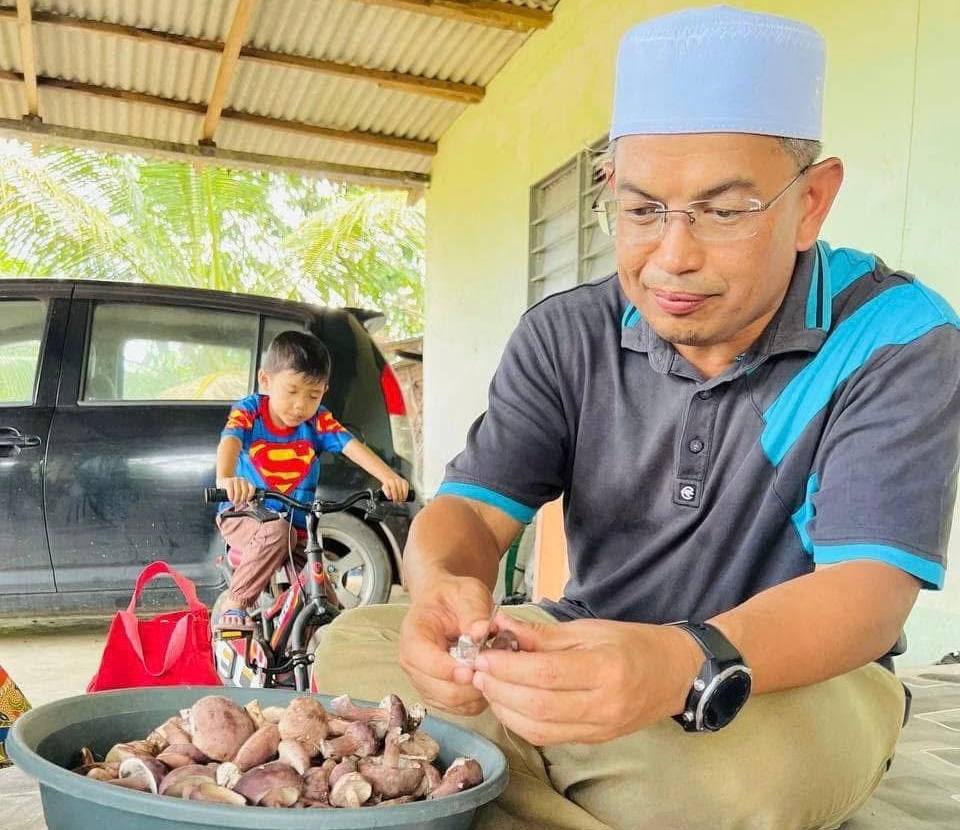 Bantuan Kerajaan Ibarat Cendawan Tumbuh Selepas Hujan — Dr Azman