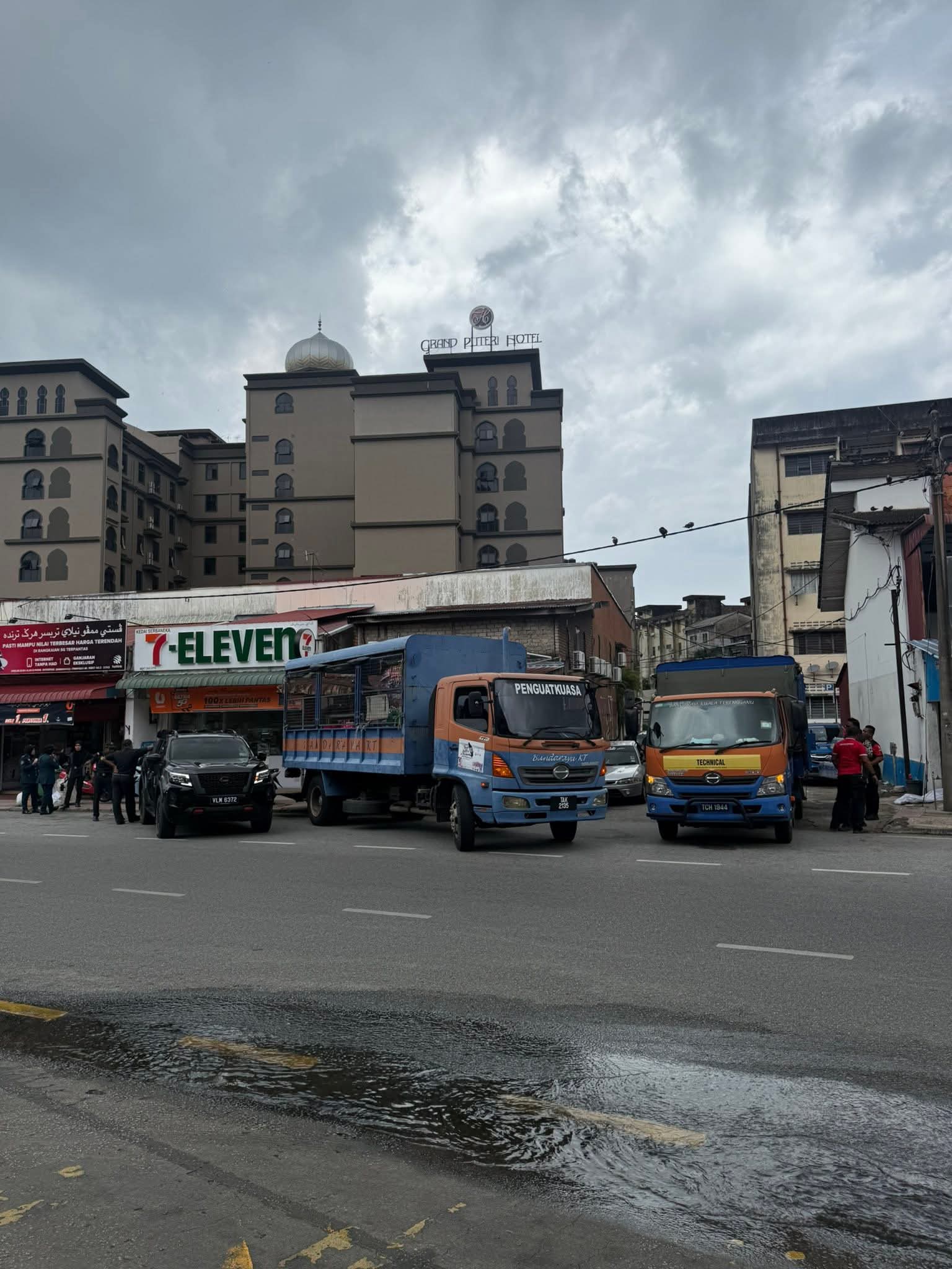 MBKT Sita Tiga Kedai Runcit Tanpa Lesen, Peniaga Warga Bangladesh
