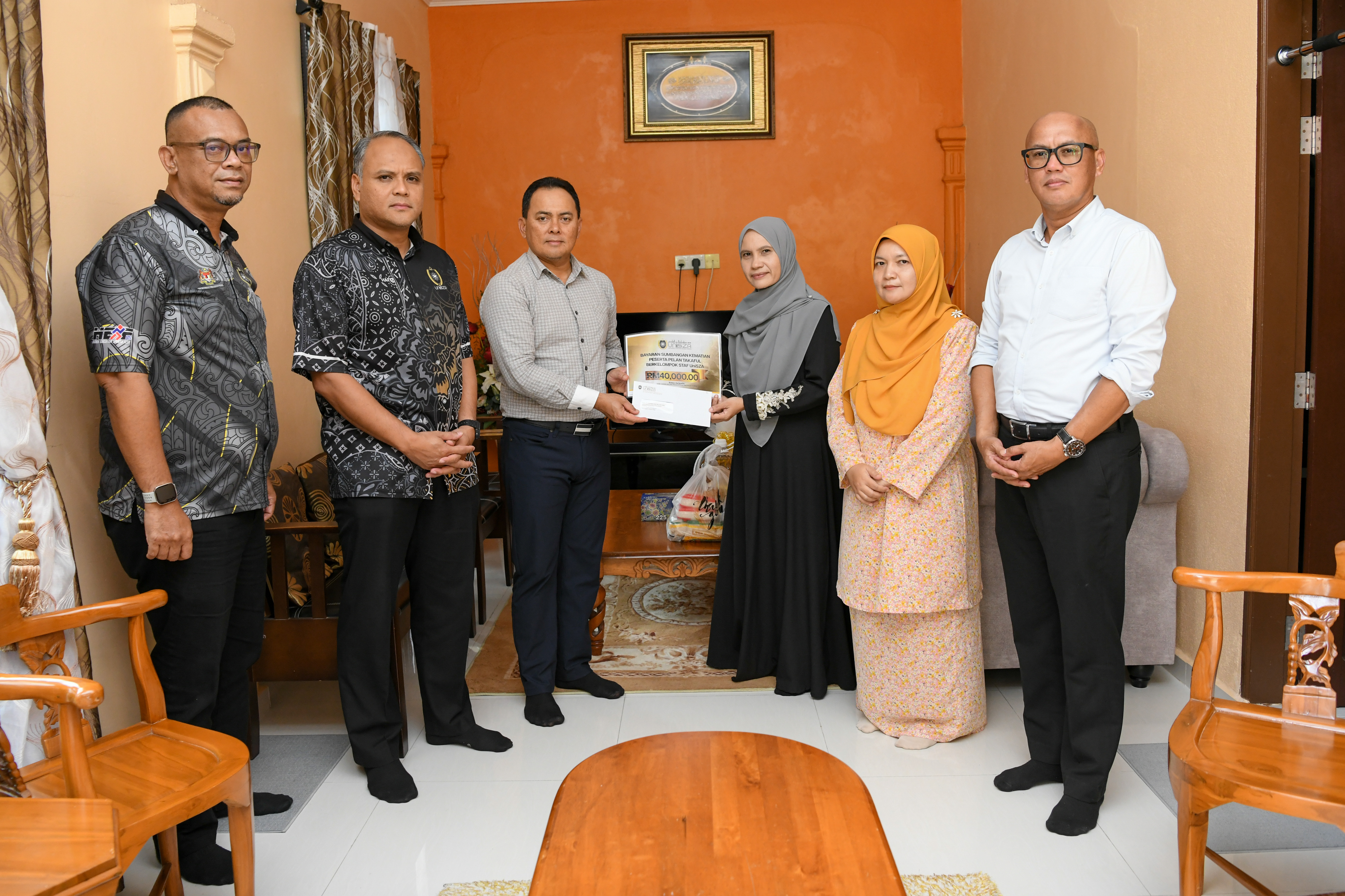 Waris Lagenda Bola Sepak Terengganu Terima RM40,000 Takaful UniSZA