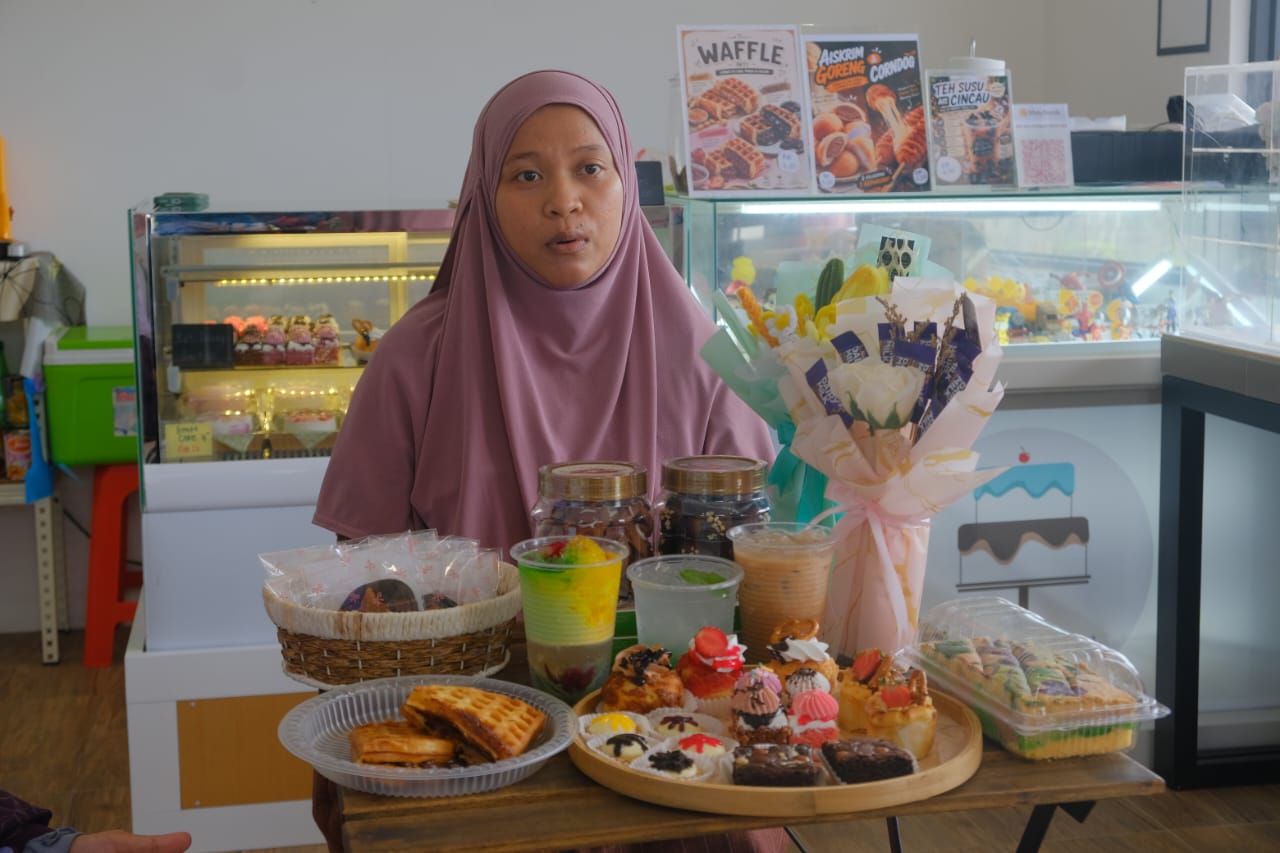 Kedai Kek Dalam Kampung Tawar Harga Bajet