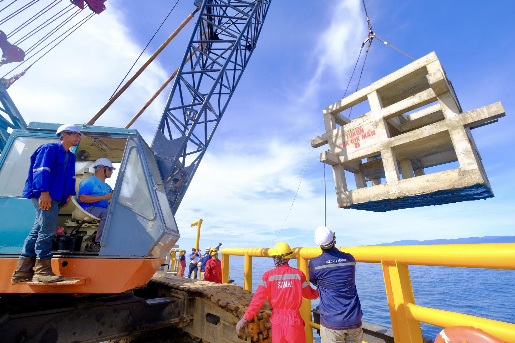 Cabaran Labuh Tukun 17 Tan: 'Silap Langkah, Kren Boleh Jadi Tukun Di Dasar Laut'