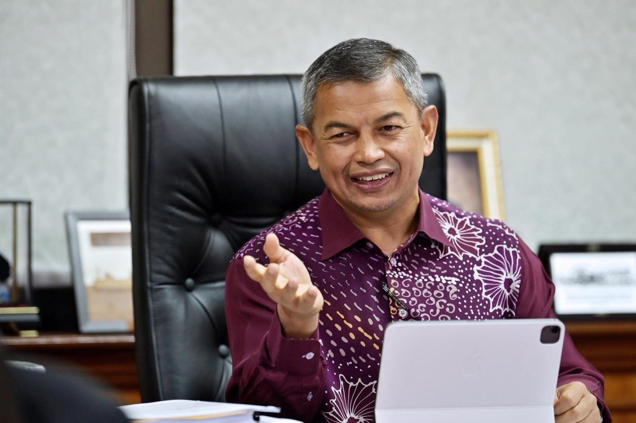 Tuntutan RM1.43 bilion LPT2 ditolak: 'Kaedah mana PMX guna?' soal Dr Azman