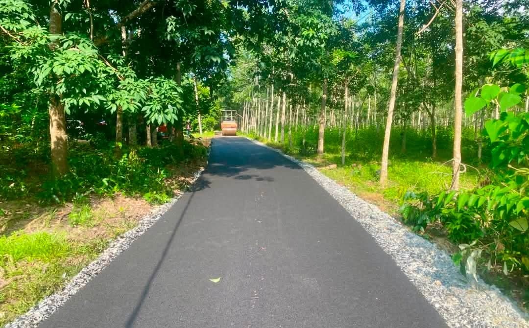 Jalan Tanah Bertukar Tar, Keselesaan Penoreh Getah Turut Diberi Perhatian