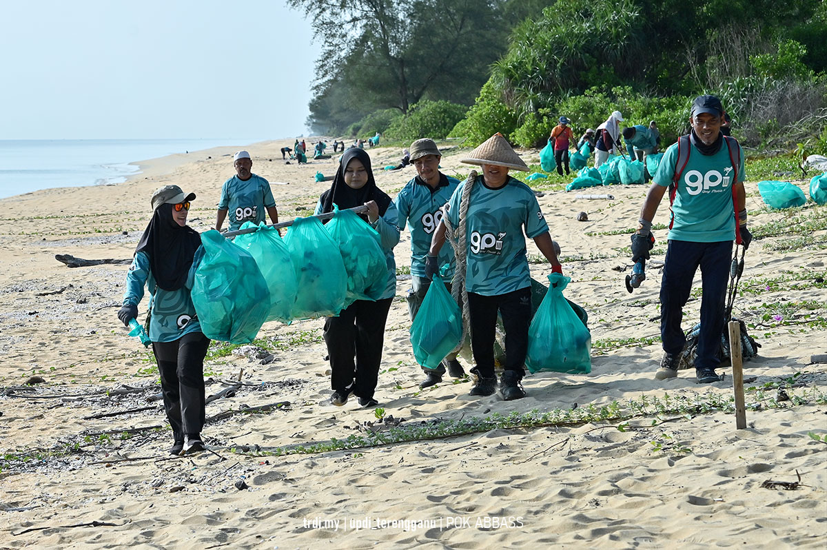 GPI Kutip 556Kg Sampah Sambut Kepulangan Penyu Belimbing 