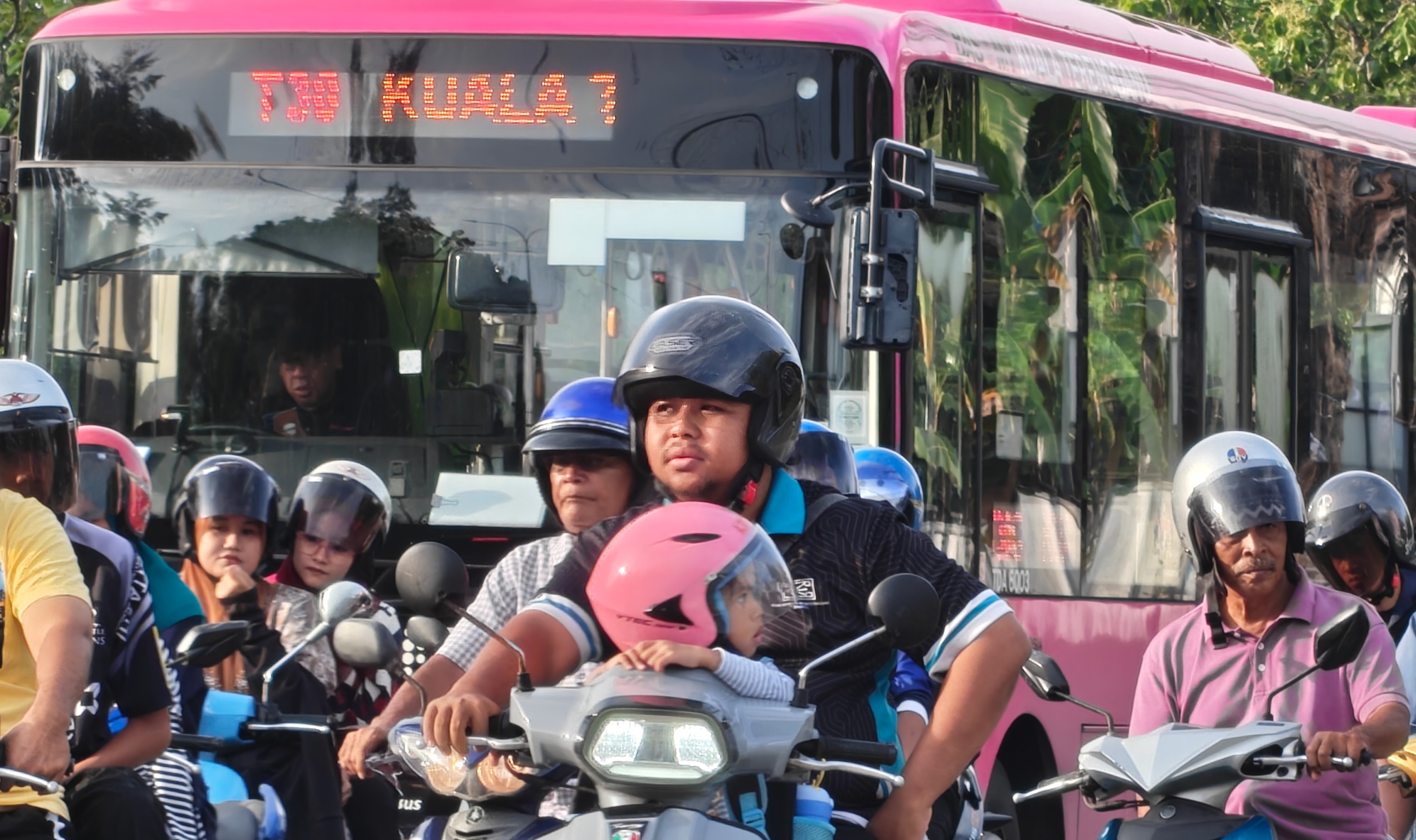 Kehidupan Rakyat Inspirasi Kanvas Pengamal Media