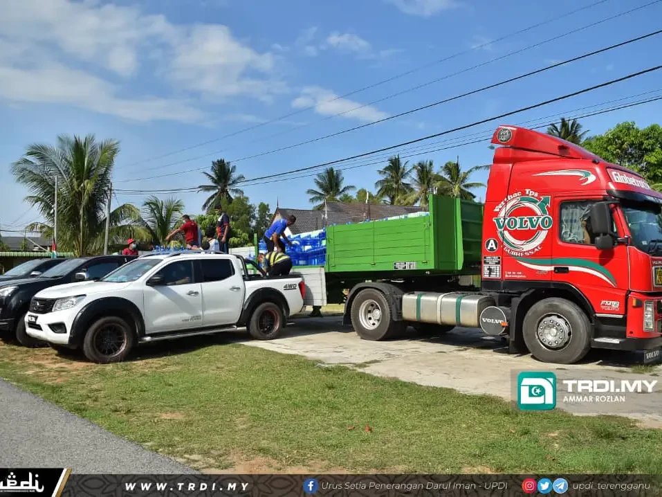 NGO Sumbang 40,000 Liter Air Melalui Dua Treler